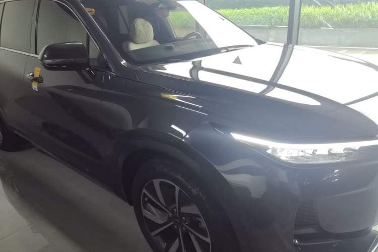 Used Li Auto ONE 2021 Extended-Range 6-Seater Version Front Right 45 Deg