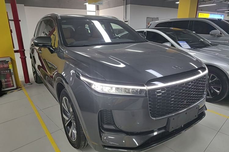 Used Li Auto ONE 2021 Extended-Range 6-Seater Version Front Right 45 Deg