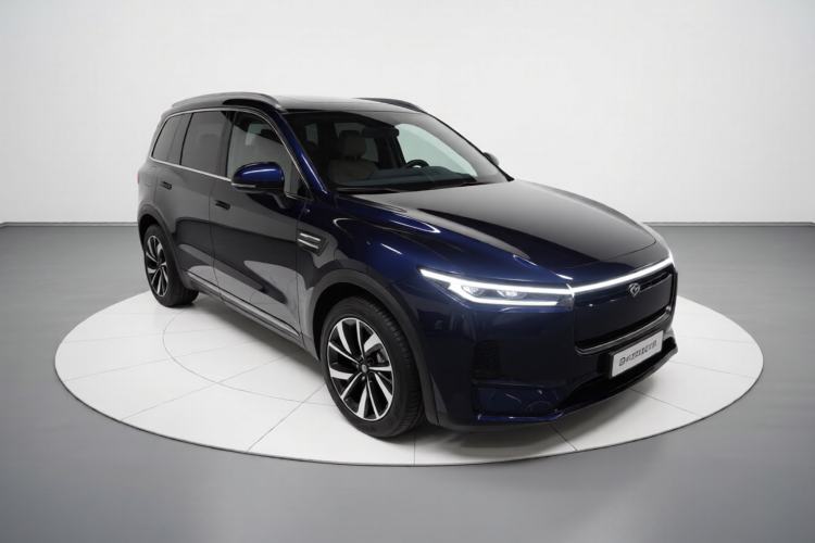 Used Li Auto ONE 2021 Extended-Range 6-Seater Version Front Right 45 Deg