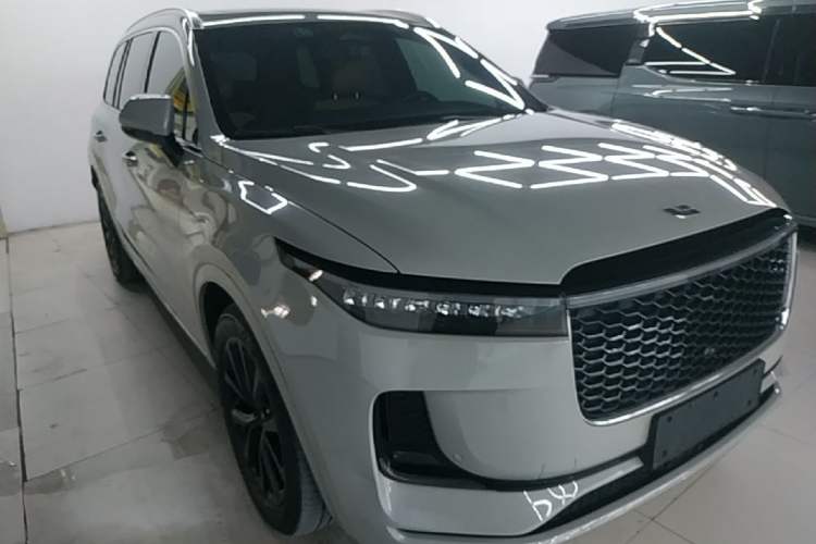 Used Li Auto ONE 2021 Extended-Range 6-Seater Version Front Right 45 Deg