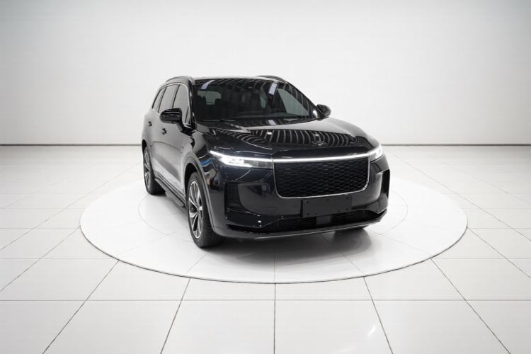 Used Li Auto ONE 2021 Extended-Range 6-Seater Version Front Right 45 Deg