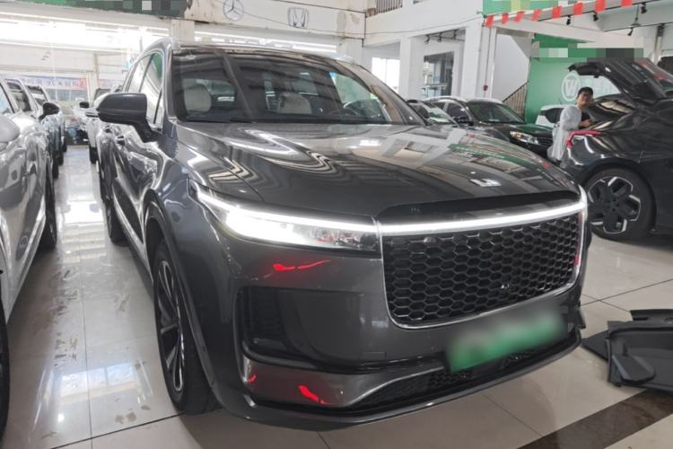 Used Li Auto ONE 2021 Extended-Range 6-Seater Version Front Right 45 Deg