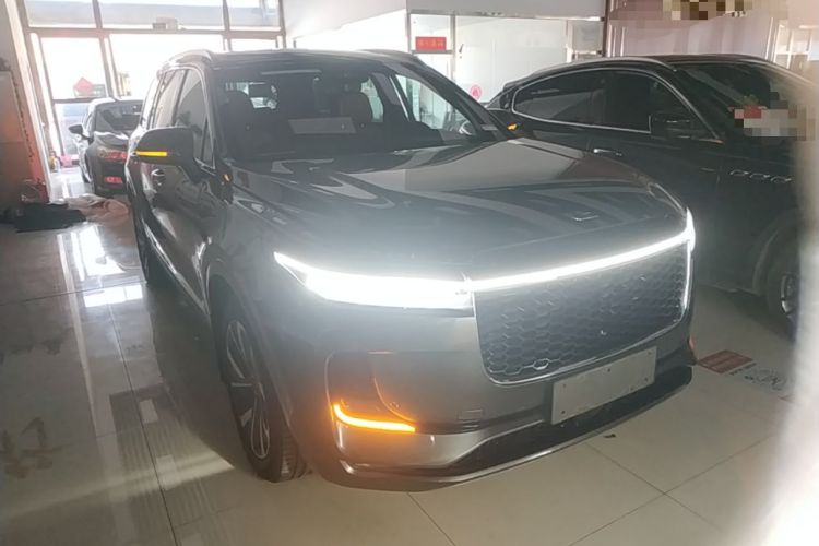 Used Li Auto ONE 2021 Extended-Range 6-Seater Version Front Right 45 Deg