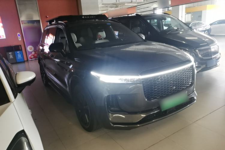 Used Li Auto ONE 2021 Extended-Range 6-Seater Version Front Right 45 Deg