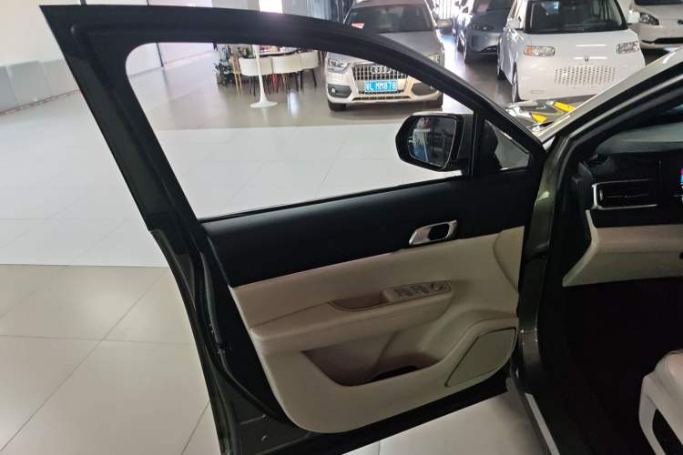 Used Li Auto ONE 2021 Extended-Range 6-Seater Version Interior 4