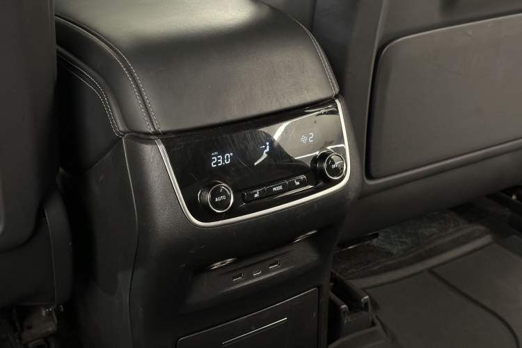 Used Li Auto ONE 2021 Extended-Range 6-Seater Version Interior 8