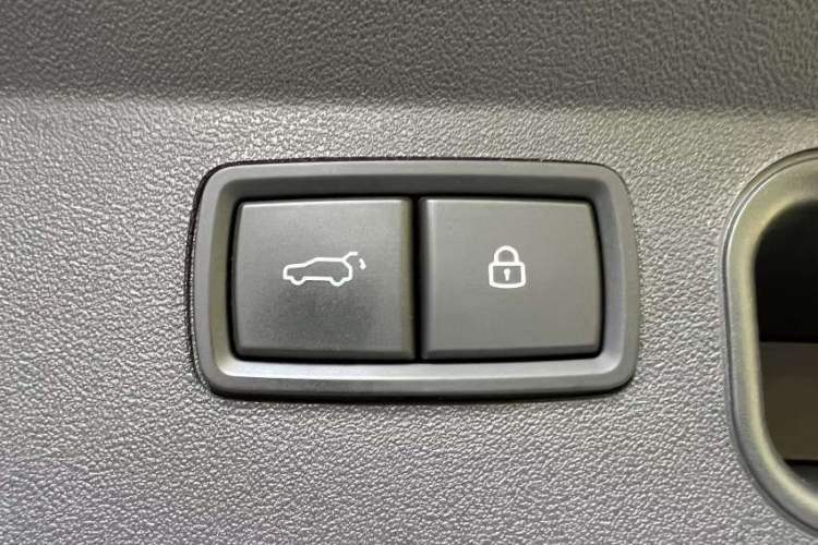 Used Li Auto ONE 2021 Extended-Range 6-Seater Version Interior 9