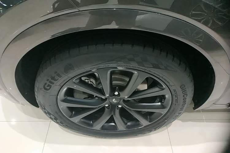 Used Li Auto ONE 2021 Extended-Range 6-Seater Version Left Front Wheel Hub