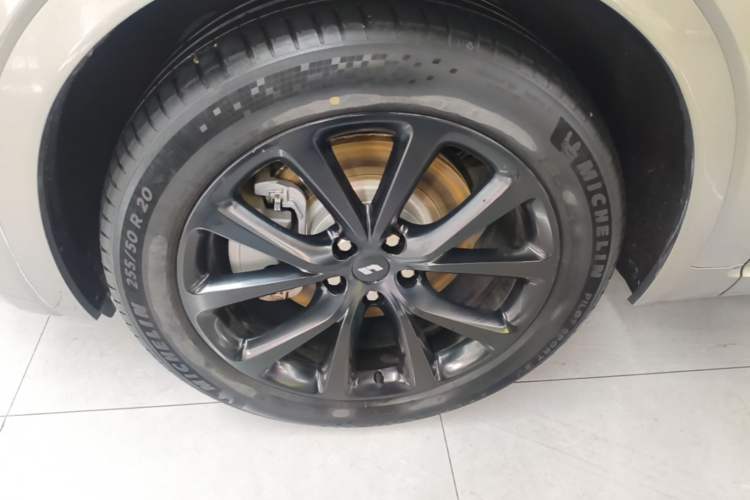 Used Li Auto ONE 2021 Extended-Range 6-Seater Version Left Front Wheel Hub