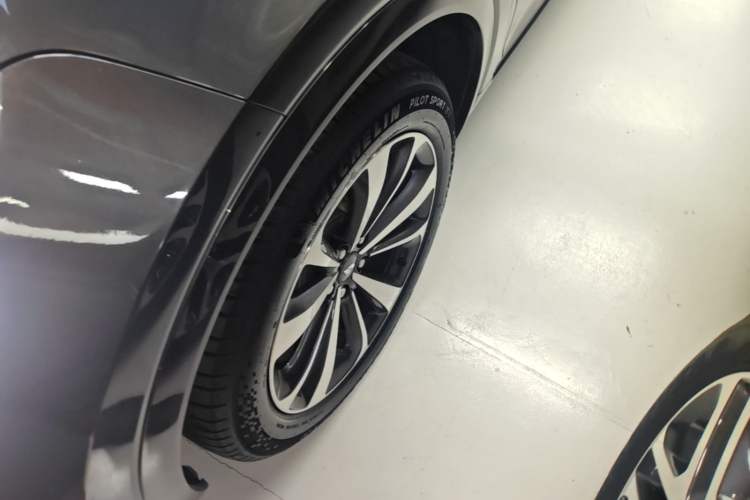 Used Li Auto ONE 2021 Extended-Range 6-Seater Version Left Front Wheel Hub