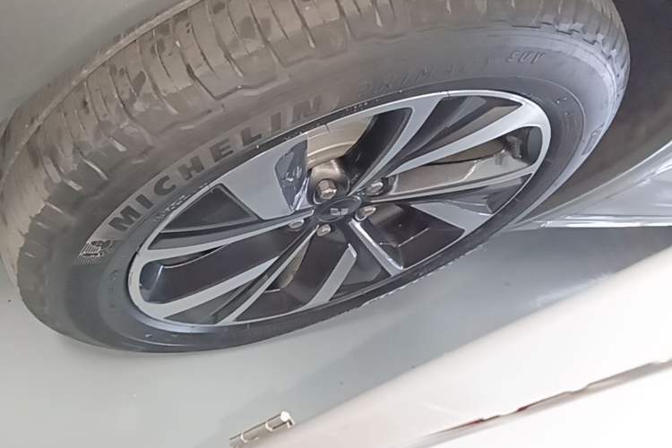 Used Li Auto ONE 2021 Extended-Range 6-Seater Version Left Front Wheel Hub