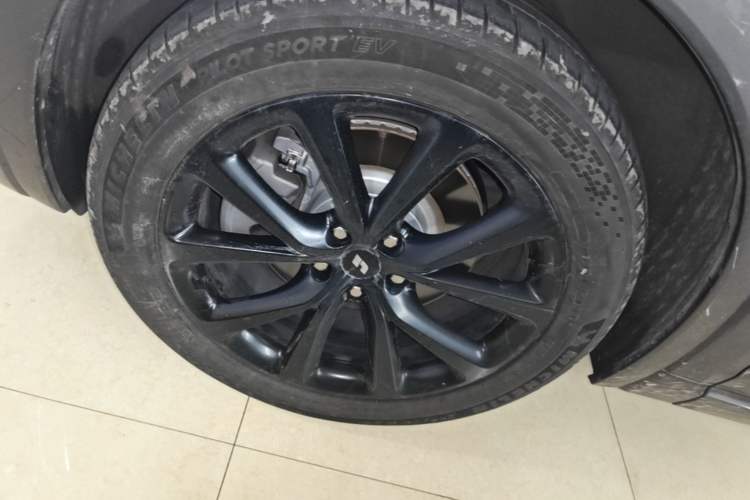 Used Li Auto ONE 2021 Extended-Range 6-Seater Version Left Front Wheel Hub