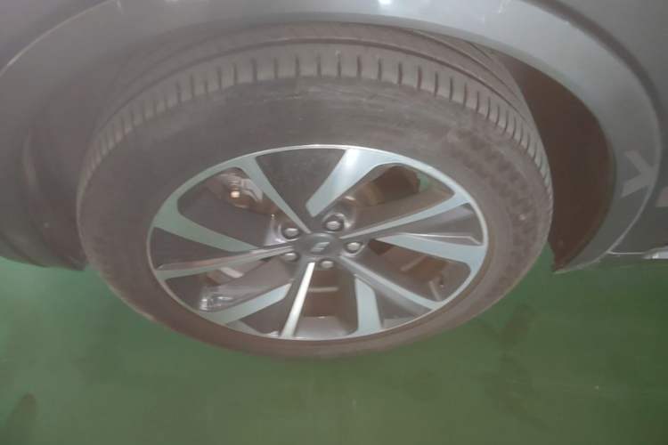 Used Li Auto ONE 2021 Extended-Range 6-Seater Version Left Front Wheel Hub