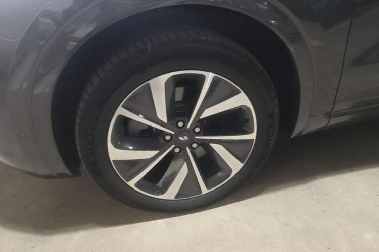 Used Li Auto ONE 2021 Extended-Range 6-Seater Version Left Front Wheel Hub