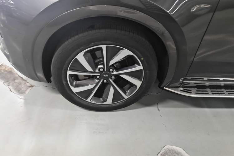 Used Li Auto ONE 2021 Extended-Range 6-Seater Version Left Front Wheel Hub