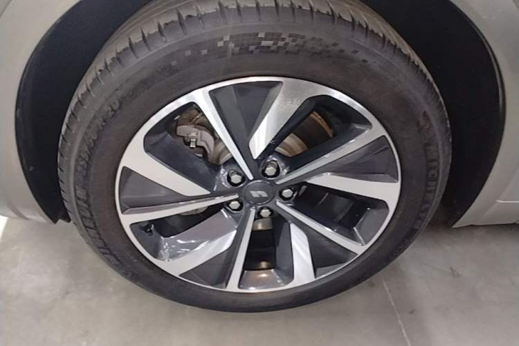 Used Li Auto ONE 2021 Extended-Range 6-Seater Version Left Front Wheel Hub