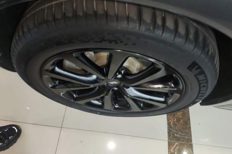 Used Li Auto ONE 2021 Extended-Range 6-Seater Version Left Front Wheel Hub