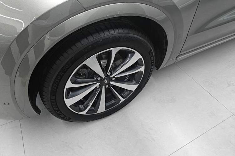 Used Li Auto ONE 2021 Extended-Range 6-Seater Version Left Front Wheel Hub