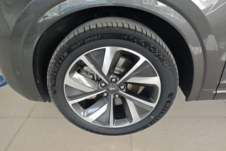 Used Li Auto ONE 2021 Extended-Range 6-Seater Version Left Front Wheel Hub