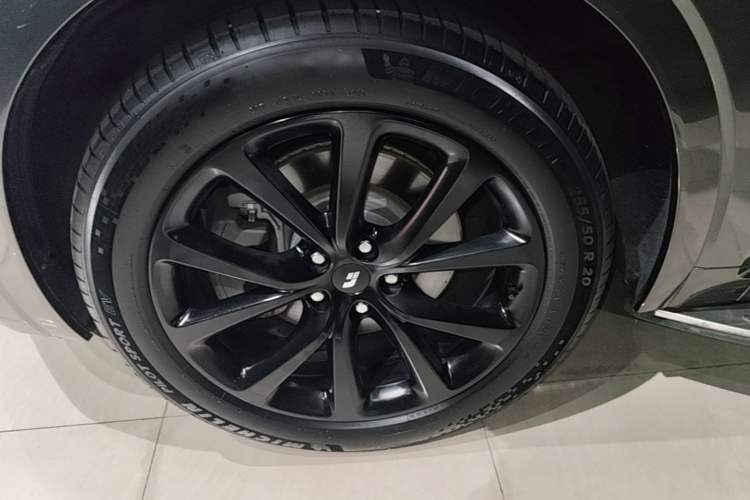 Used Li Auto ONE 2021 Extended-Range 6-Seater Version Left Front Wheel Hub