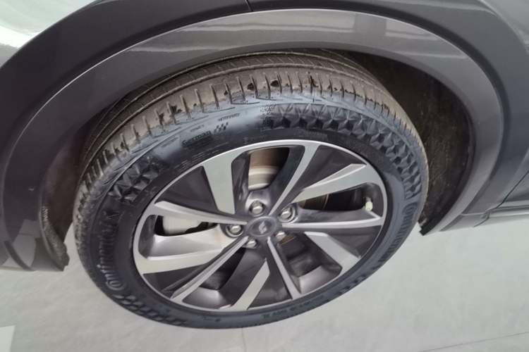 Used Li Auto ONE 2021 Extended-Range 6-Seater Version Left Front Wheel Hub