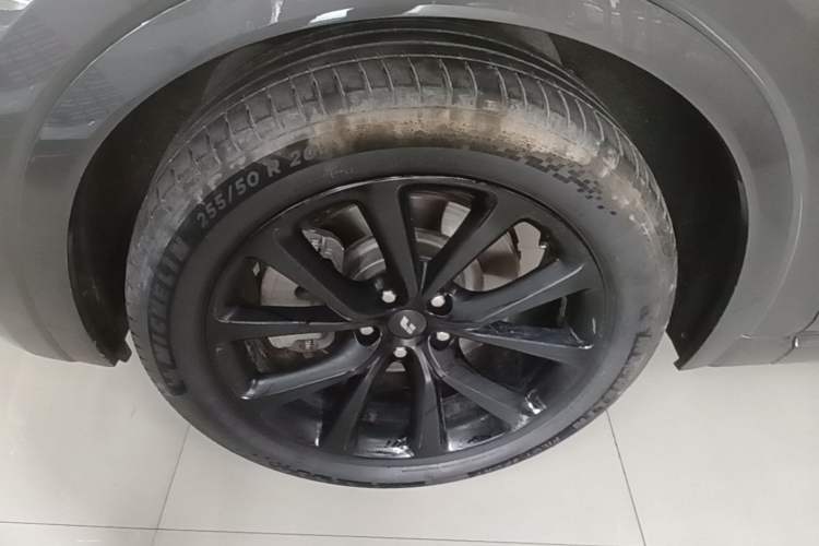 Used Li Auto ONE 2021 Extended-Range 6-Seater Version Left Front Wheel Hub
