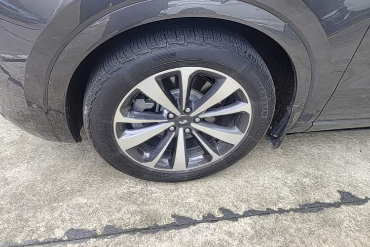 Used Li Auto ONE 2021 Extended-Range 6-Seater Version Left Front Wheel Hub