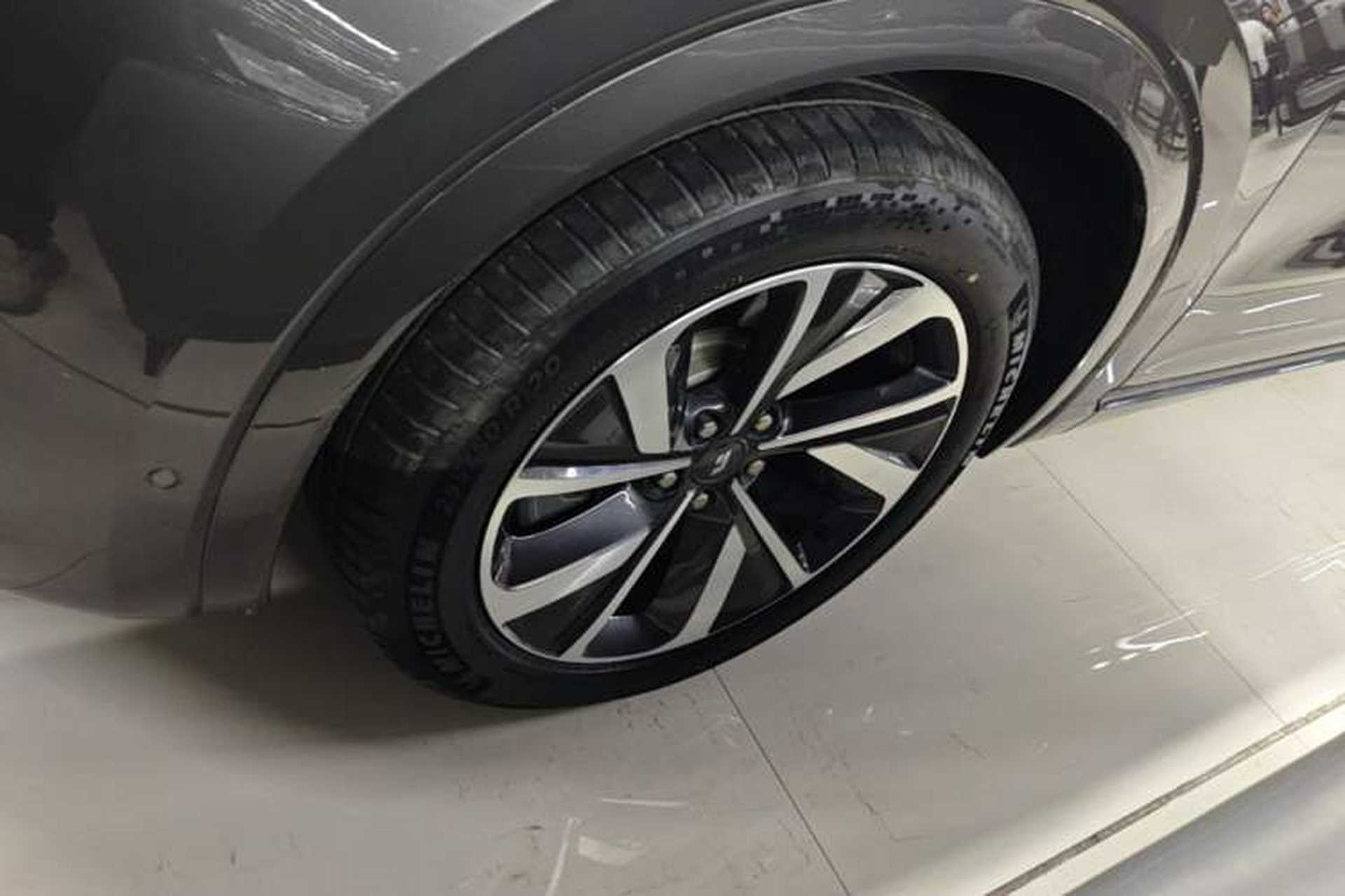 Used Li Auto ONE 2021 Extended-Range 6-Seater Version Left Front Wheel Hub