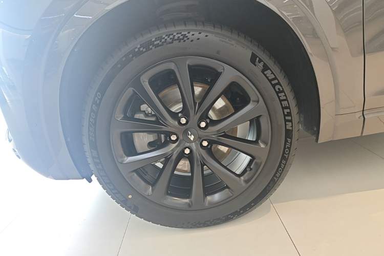 Used Li Auto ONE 2021 Extended-Range 6-Seater Version Left Front Wheel Hub
