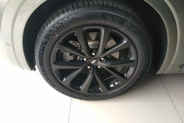 Used Li Auto ONE 2021 Extended-Range 6-Seater Version Left Front Wheel Hub