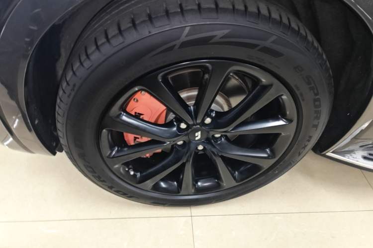 Used Li Auto ONE 2021 Extended-Range 6-Seater Version Left Front Wheel Hub