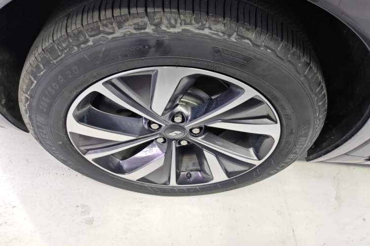 Used Li Auto ONE 2021 Extended-Range 6-Seater Version Left Front Wheel Hub