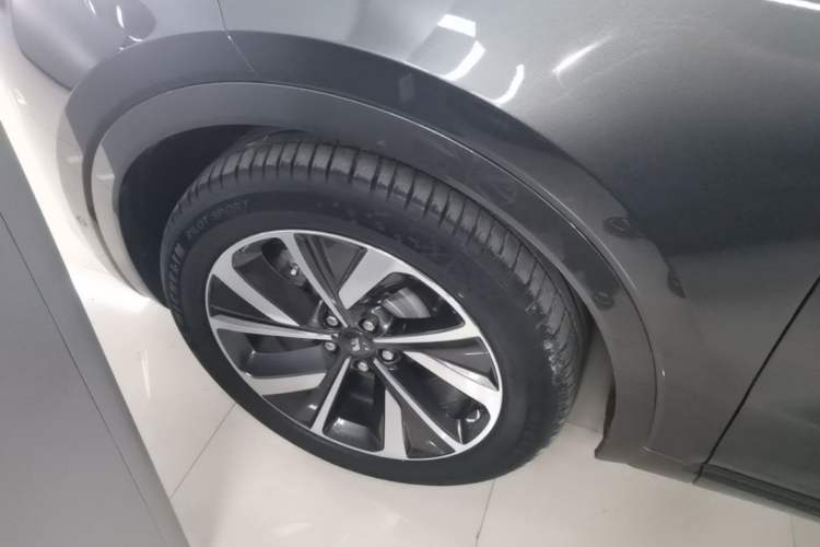 Used Li Auto ONE 2021 Extended-Range 6-Seater Version Left Front Wheel Hub