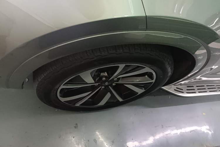 Used Li Auto ONE 2021 Extended-Range 6-Seater Version Left Front Wheel Hub