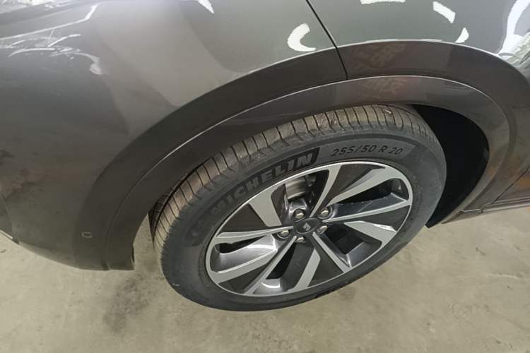 Used Li Auto ONE 2021 Extended-Range 6-Seater Version Left Front Wheel Hub