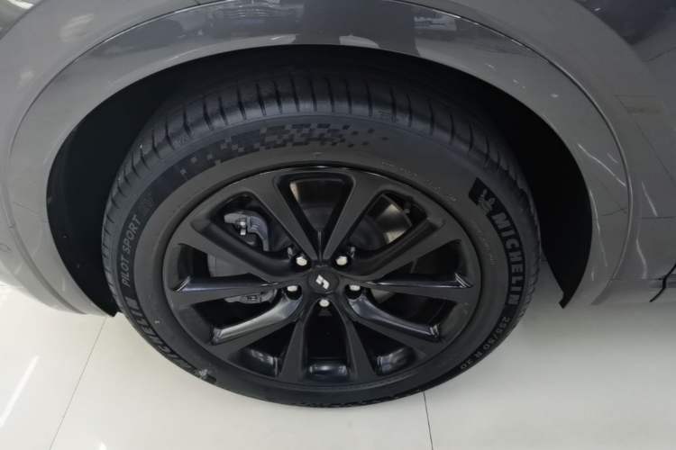 Used Li Auto ONE 2021 Extended-Range 6-Seater Version Left Front Wheel Hub