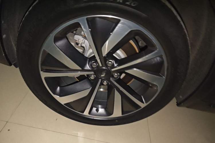 Used Li Auto ONE 2021 Extended-Range 6-Seater Version Left Front Wheel Hub