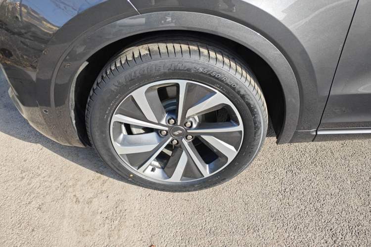 Used Li Auto ONE 2021 Extended-Range 6-Seater Version Left Front Wheel Hub
