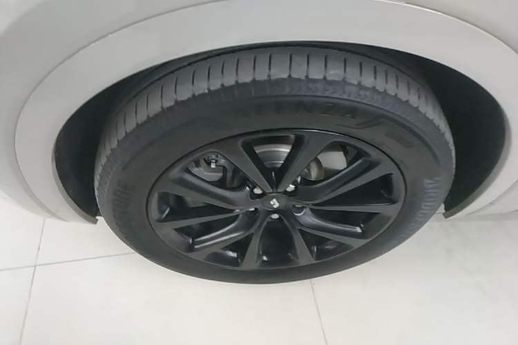 Used Li Auto ONE 2021 Extended-Range 6-Seater Version Left Front Wheel Hub