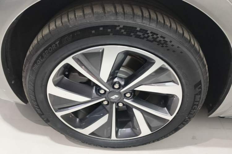 Used Li Auto ONE 2021 Extended-Range 6-Seater Version Left Front Wheel Hub