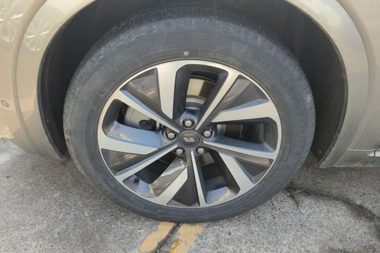 Used Li Auto ONE 2021 Extended-Range 6-Seater Version Left Front Wheel Hub