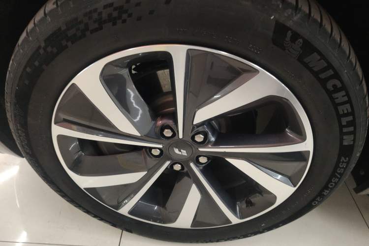Used Li Auto ONE 2021 Extended-Range 6-Seater Version Left Front Wheel Hub