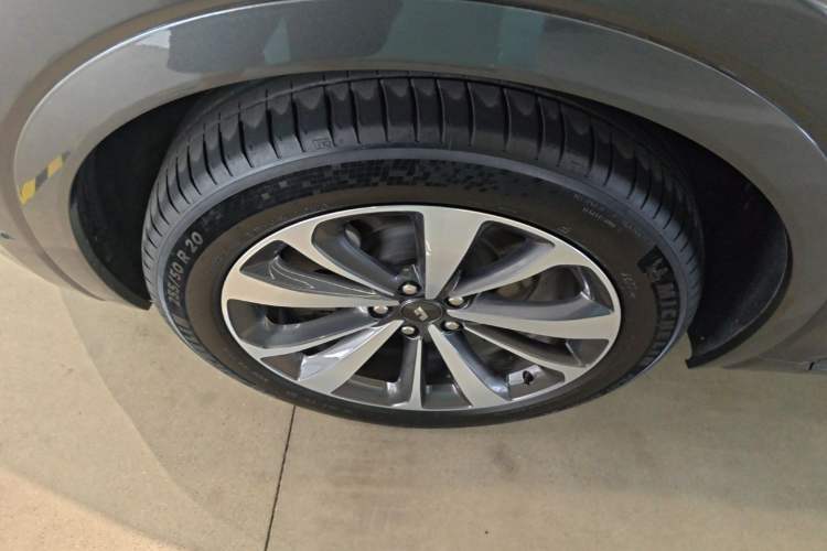 Used Li Auto ONE 2021 Extended-Range 6-Seater Version Left Front Wheel Hub