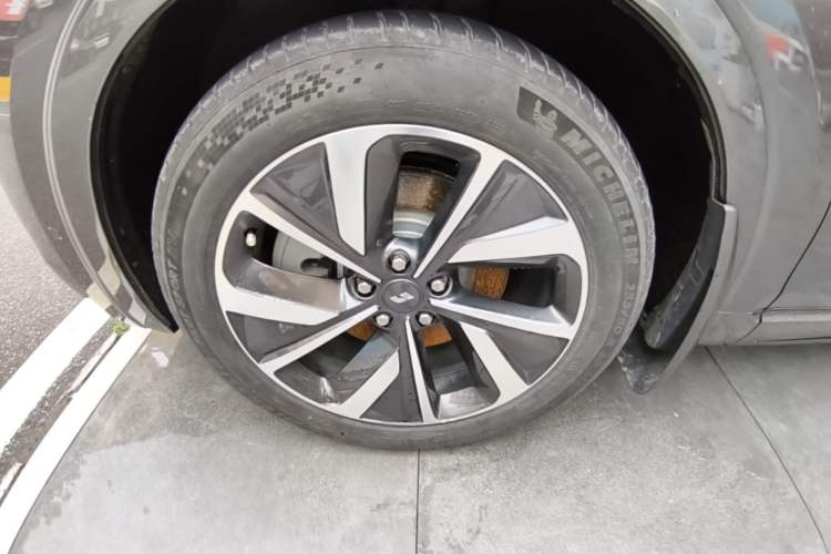Used Li Auto ONE 2021 Extended-Range 6-Seater Version Left Front Wheel Hub