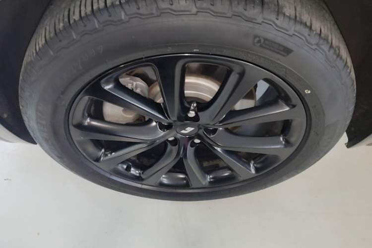 Used Li Auto ONE 2021 Extended-Range 6-Seater Version Left Front Wheel Hub