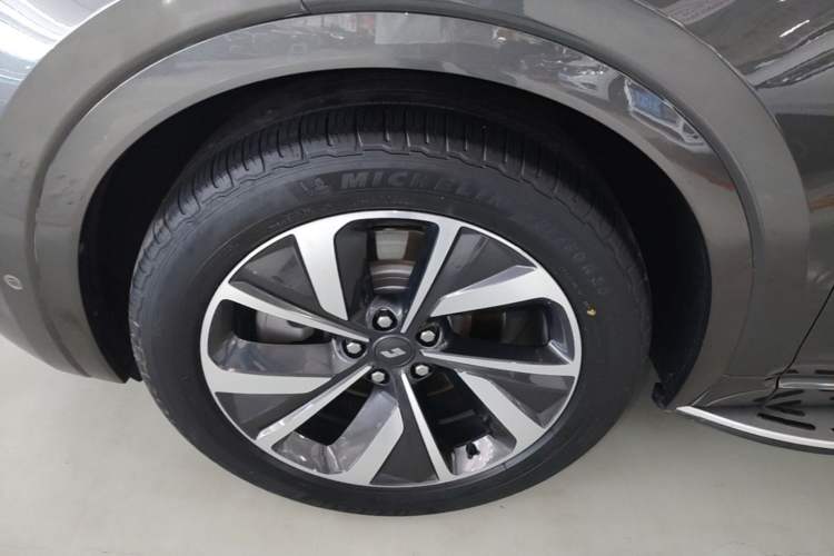 Used Li Auto ONE 2021 Extended-Range 6-Seater Version Left Front Wheel Hub