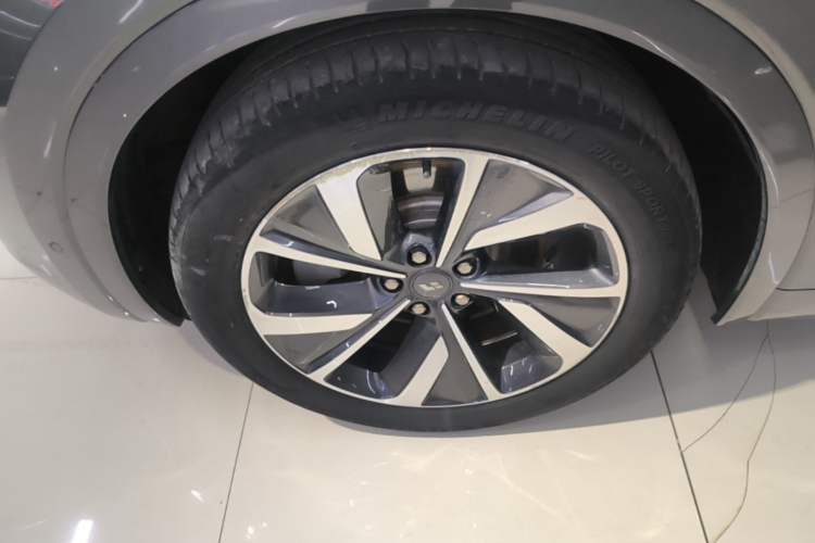 Used Li Auto ONE 2021 Extended-Range 6-Seater Version Left Front Wheel Hub