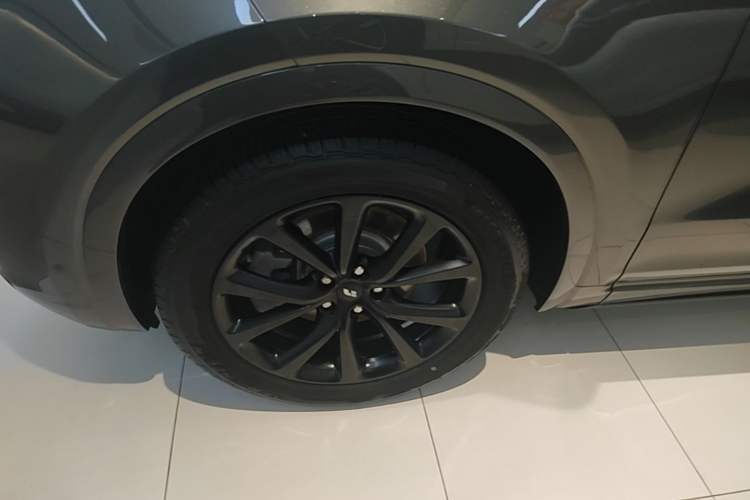 Used Li Auto ONE 2021 Extended-Range 6-Seater Version Left Front Wheel Hub