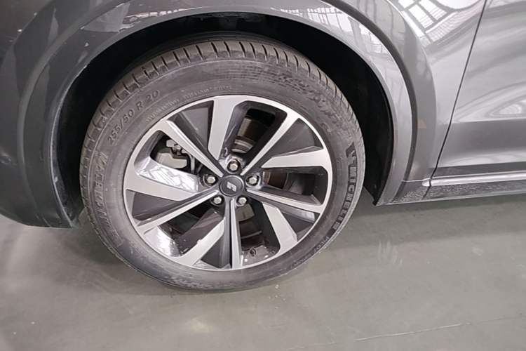 Used Li Auto ONE 2021 Extended-Range 6-Seater Version Left Front Wheel Hub