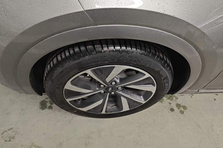 Used Li Auto ONE 2021 Extended-Range 6-Seater Version Left Front Wheel Hub